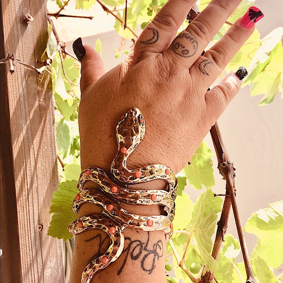 veronese Jewelry - Golden snake cuff bracelet Veronese collection.